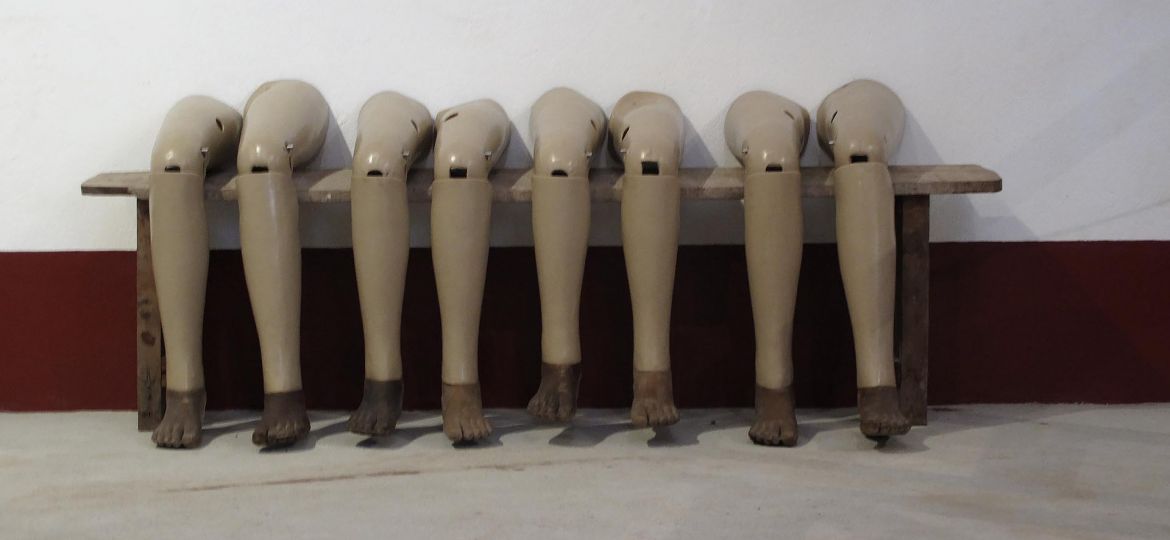 201110 header laos ban de bombies